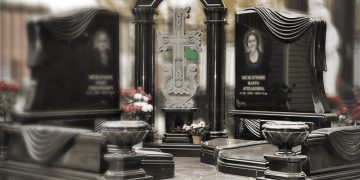 Памятники: материалы, производство, особенности