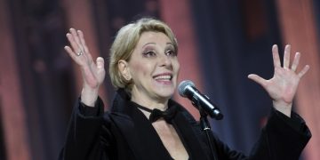 Актеров Юлию Рутберг и Павла Галича наградили за волонтерство