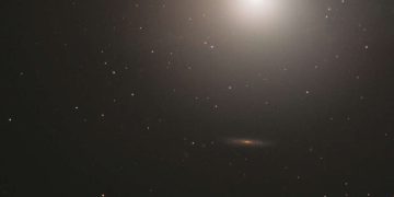 «Хаббл» рассматривает эллиптическую галактику Мессье 89