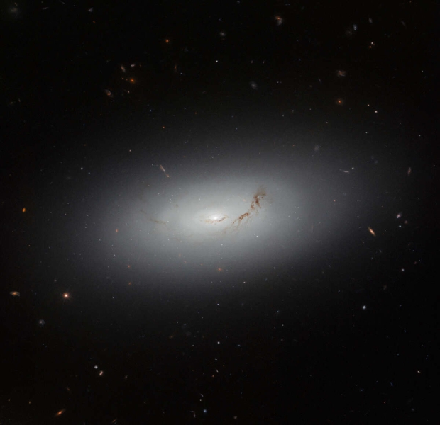 «Хаббл» запечатлел галактику NGC 3156