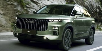 Кроссовер Jaecoo J7 представлен в России: впечатления и цены