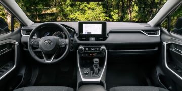 Кроссовер Toyota RAV4 доработан к новому модельному году