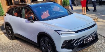 Кто готов стать BAICером? В Москве представили новый, стильный, быстрый, но опять только переднеприводный китайский кроссовер