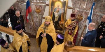 Писатель рассказал о чуде с иконой, уцелевшей во время атаки на штаб ЧФ