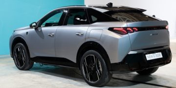 Премьера нового Peugeot 3008 — теперь с буквой E