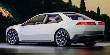 Седан BMW Vision Neue Klasse: за два года до конвейера