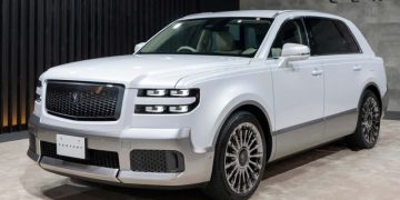 Toyota Century — теперь под этим именем выпускают и кроссоверы