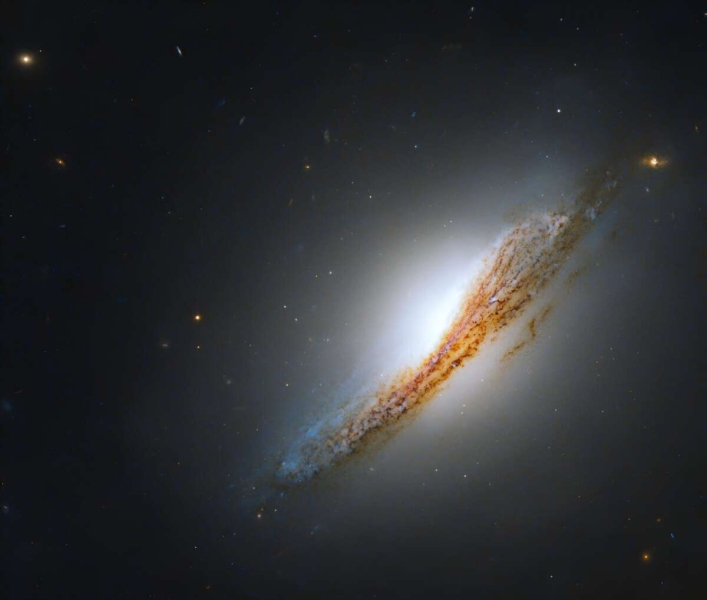 «Хаббл»  запечатлел радиогалактику NGC 612