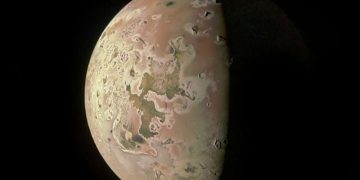 Космический аппарат НАСА «Юнона» прислал новые снимки Ио