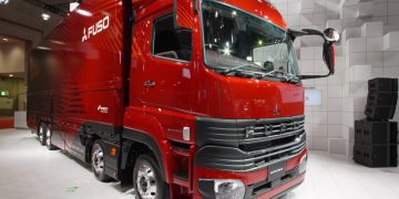 Mitsubishi Fuso представила обновленный вариант тяжелого грузовика Super Great