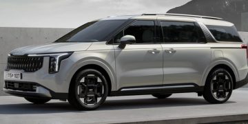 Обновленный Kia Carnival: первые ФОТО