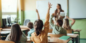 Патриарх Кирилл поддержал ограничения на использование смартфонов в школах