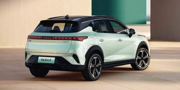 Показан обновленный кроссовер Lynk & Co 06