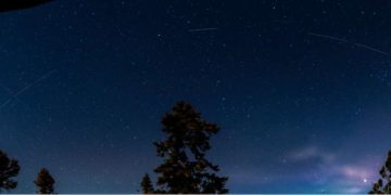 Созвездия спутников представляют опасность для наземной астрономии