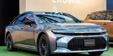 Toyota Crown нового поколения: теперь и седан