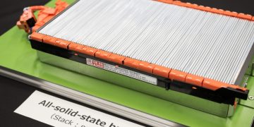 Toyota и Idemitsu договорились разработать улучшенные батареи для электромобилей