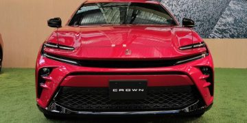 В Японии стартовали продажи нового кроссовера Toyota Crown Sport