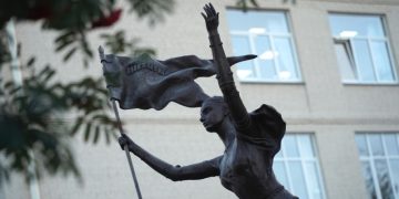 В Петербурге освятят подаренную французами скульптуру Жанны д’Арк