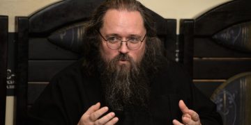 Бывший протодиакон Кураев покинул Россию в День народного единства