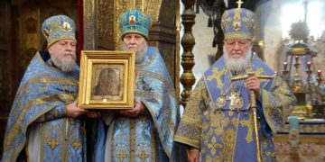 Икону Казанской Божией Матери передали собору на Красной площади