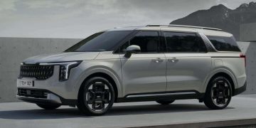 Kia начала продажи обновленного Carnival