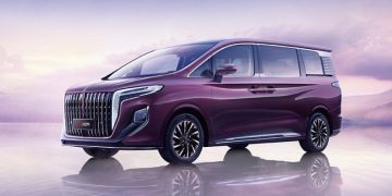 Кроссоверы Hongqi HS7 и минивэны HQ9 прибыли в Россию