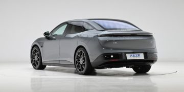 Показан седан Zeekr 007: задний или полный привод