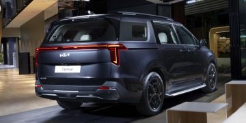 Полностью рассекречен рестайлинговый минивэн Kia Carnival