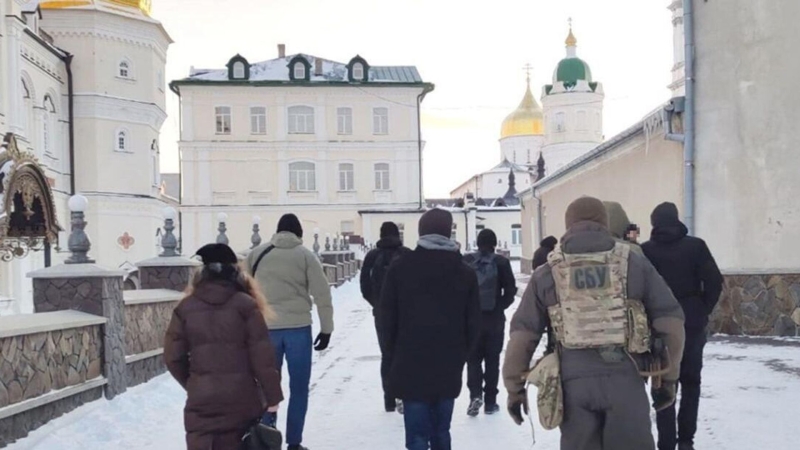 СБУ пришла с обысками в Почаевскую лавру канонической УПЦ