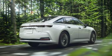 Седан Toyota Crown нового поколения: серийная версия