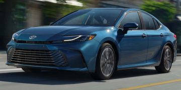 Toyota Camry в новом поколении лишилась моторов V6