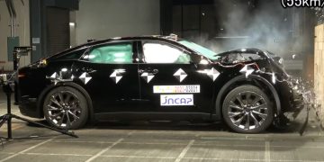 В Японии проверили безопасность кроссоверов Crown