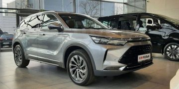 В России стартовали продажи стильного кроссовера BAIC калининградской сборки