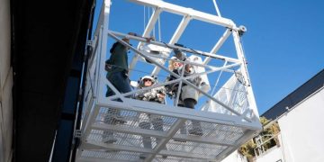 Астронавты НАСА протестировали макет лифта для лунного модуля Artemis