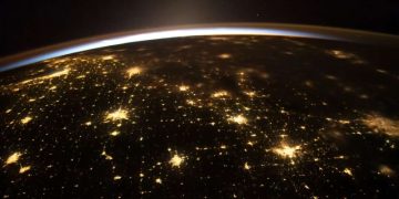 Астронавты запечатлели восход солнца