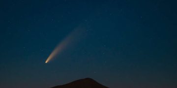 Комета Галлея направляется в сторону Солнца