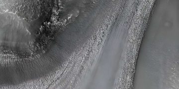 Космический аппарат Mars Reconnaissance Orbiter прислал новый снимок поверхности Марса