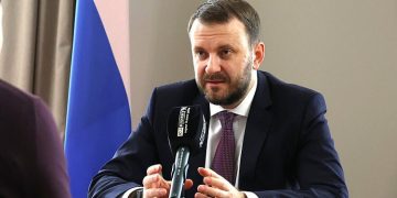 Помощник президента РФ не увидел будущего у Mercedes-Benz и BMW