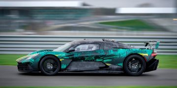 Предсерийный Aston Martin Valhalla вышел на тесты