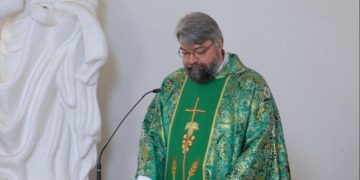 Священник прокомментировал решение Ватикана о благословении однополых пар