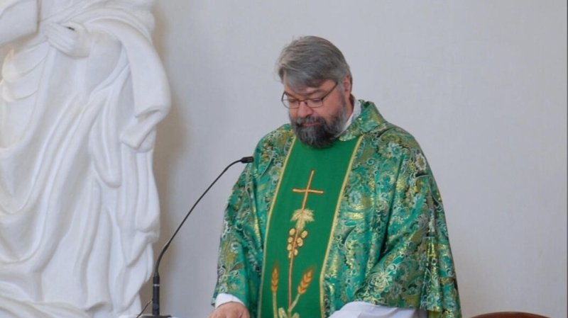 Священник прокомментировал решение Ватикана о благословении однополых пар
