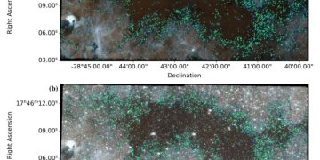 Ученые разгадали тайну необычной темной области в центре Галактики