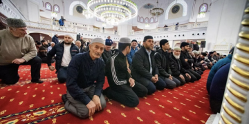 В Соборной мечети Крыма началось первое богослужение