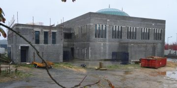 Во Франции расписали мечеть из-за убийства подростка