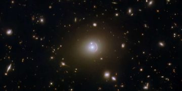 Еще один пример фантастического кольца Эйнштейна