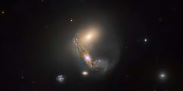 «Хаббл» запечатлел яркую группу галактик  LEDA 60847