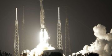 Японский спускаемый аппарат собирается совершить посадку на Луну