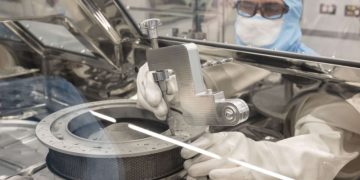 Команда НАСА OSIRIS-REx пытается получить доступ к оставшимся образцам астероида Бенну