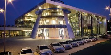Mercedes-Benz решил продать свои автосалоны в Германии