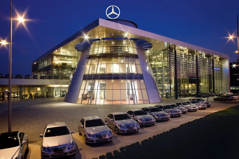 Mercedes-Benz решил продать свои автосалоны в Германии